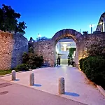 Spacious Apartment In Pula