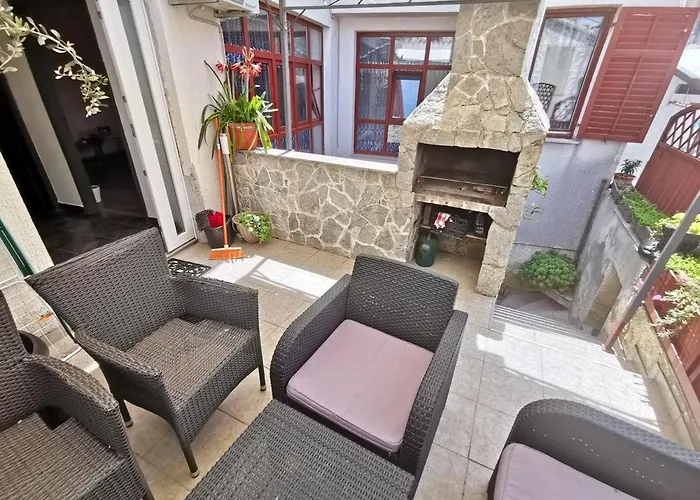 Spacious Apartment In Pula