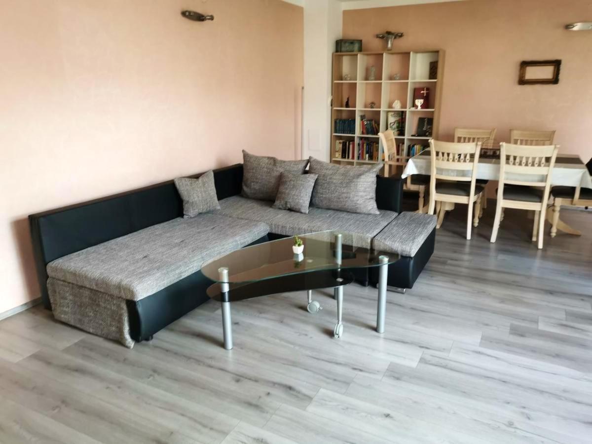 Spacious In Apartman *